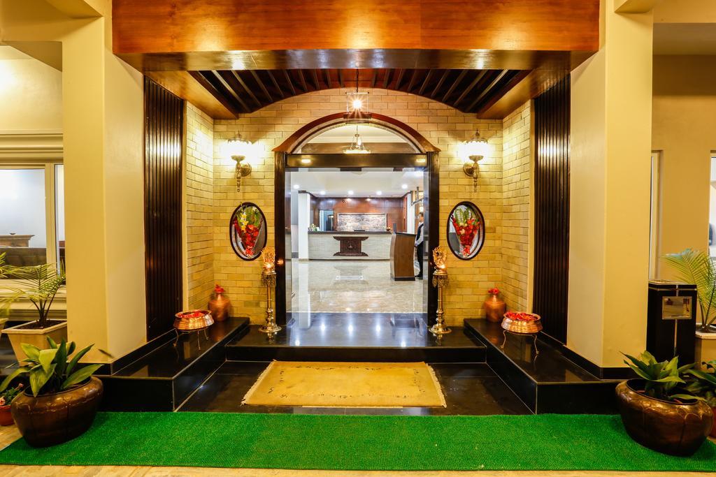 Da Yatra Courtyard Hotel Похара Екстериор снимка