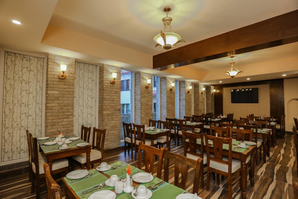 Da Yatra Courtyard Hotel Похара Екстериор снимка
