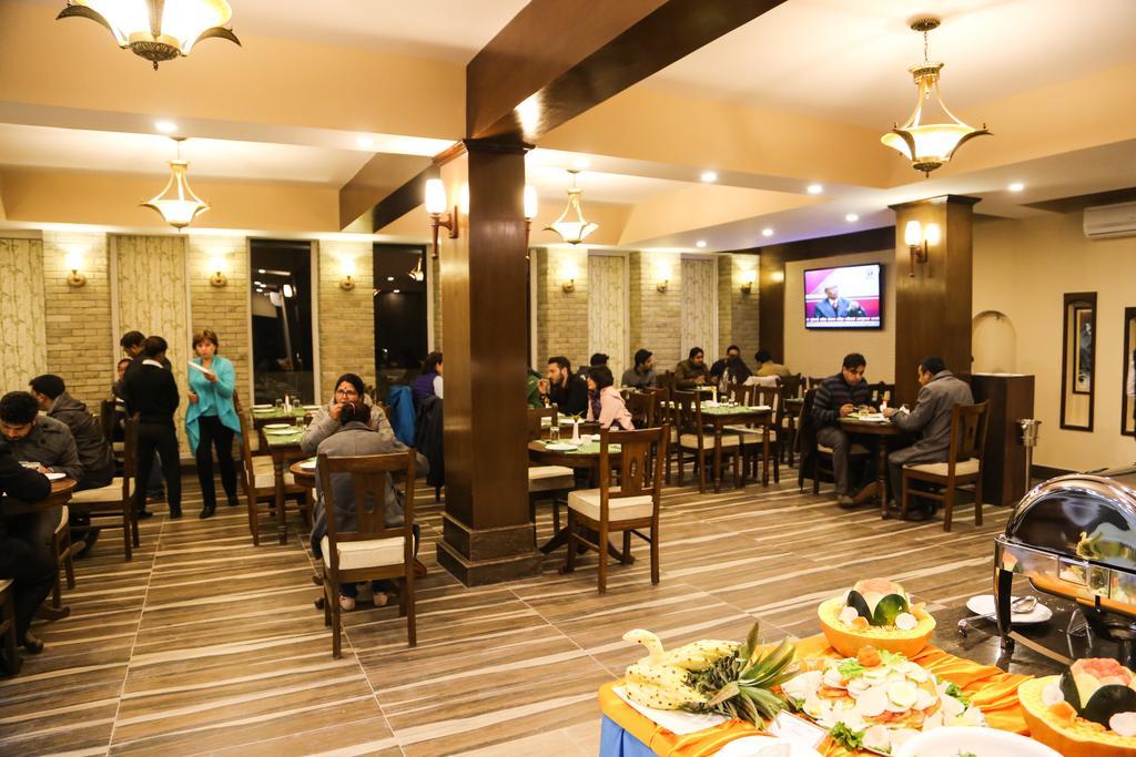 Da Yatra Courtyard Hotel Похара Екстериор снимка