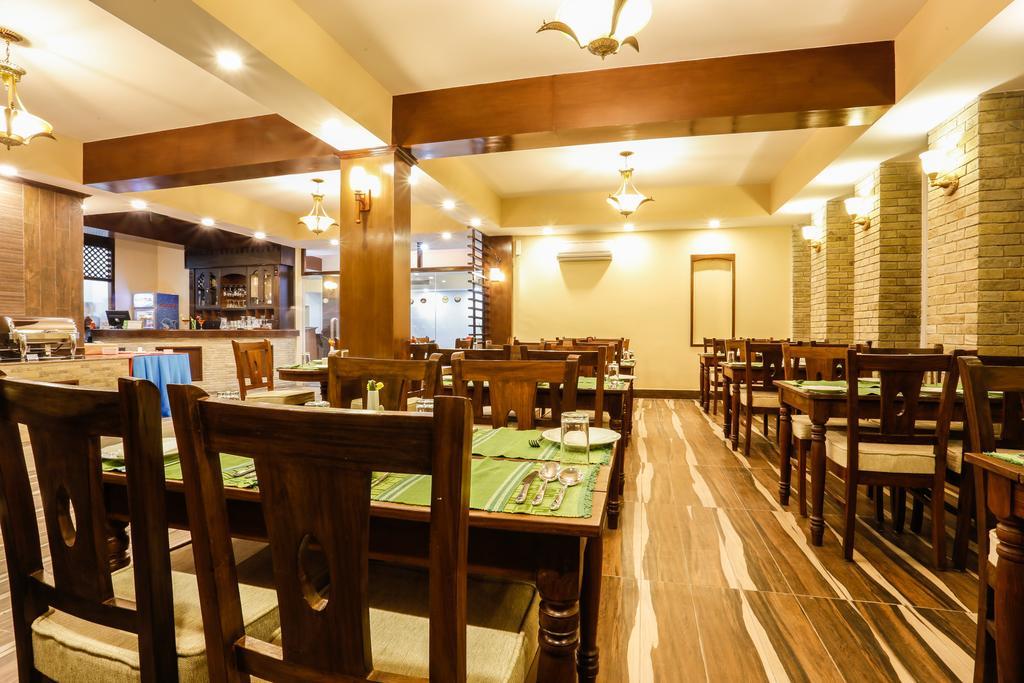 Da Yatra Courtyard Hotel Похара Екстериор снимка