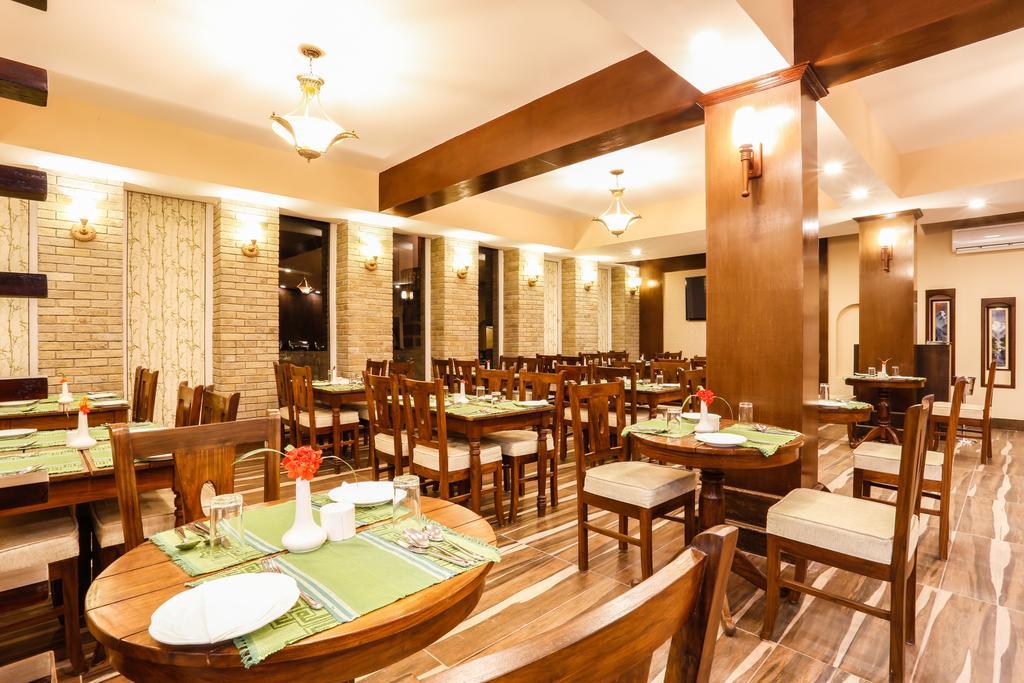 Da Yatra Courtyard Hotel Похара Екстериор снимка