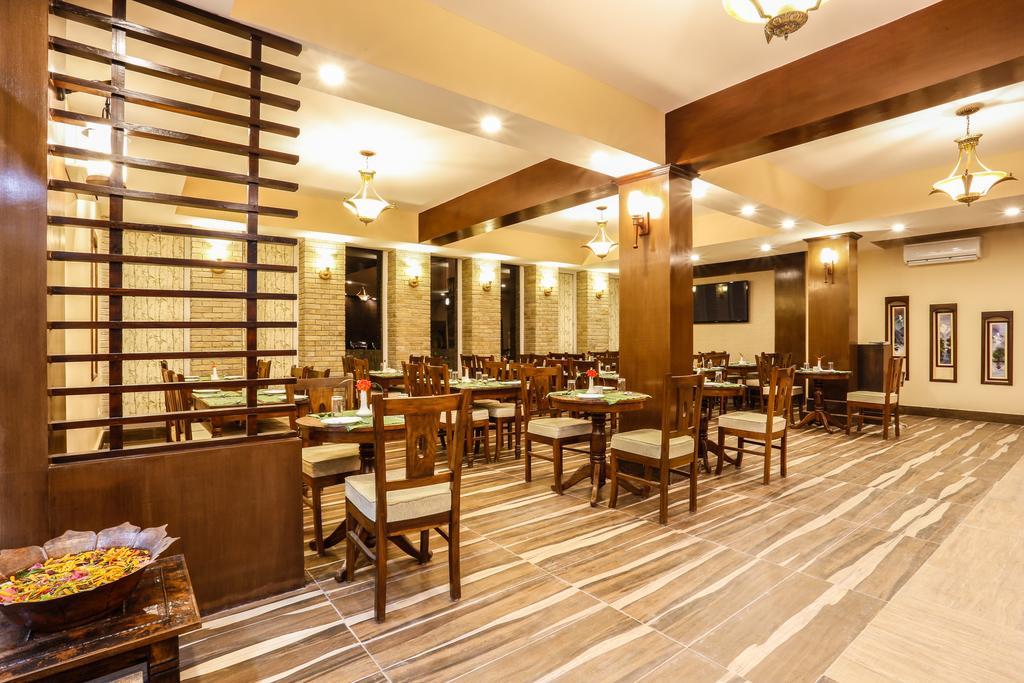 Da Yatra Courtyard Hotel Похара Екстериор снимка