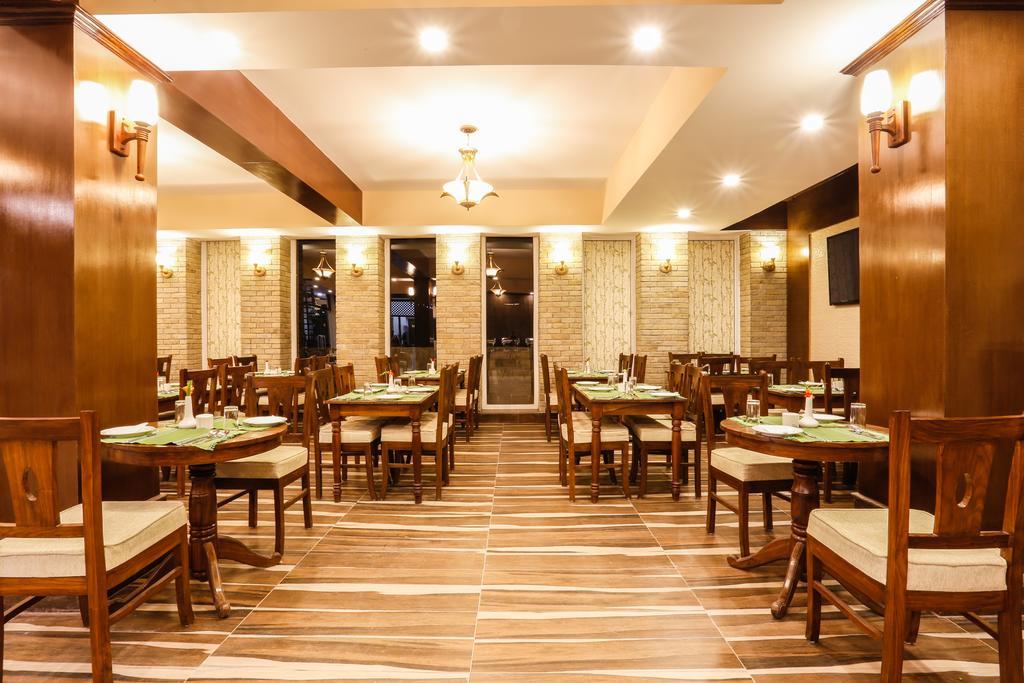 Da Yatra Courtyard Hotel Похара Екстериор снимка