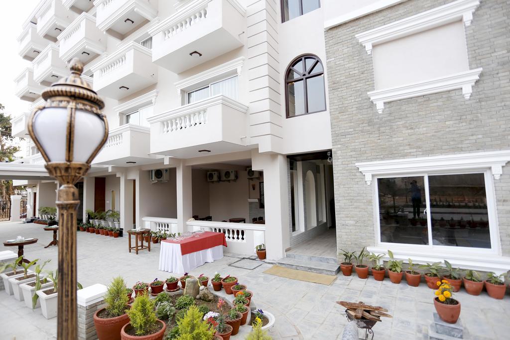 Da Yatra Courtyard Hotel Похара Екстериор снимка