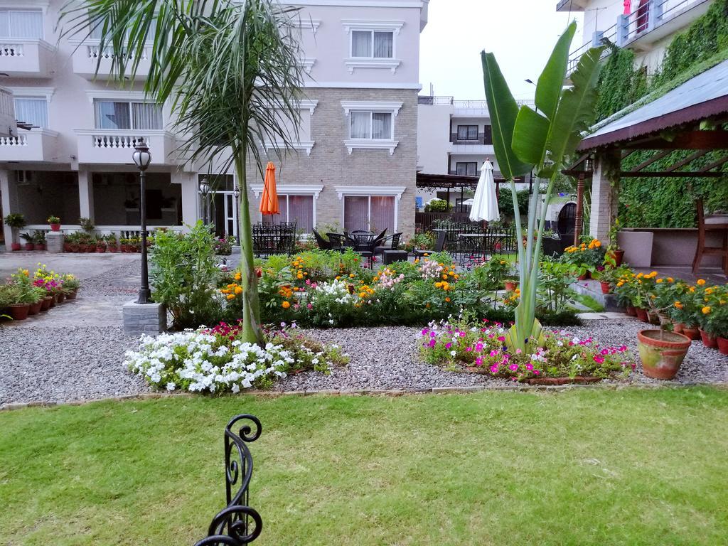 Da Yatra Courtyard Hotel Похара Екстериор снимка