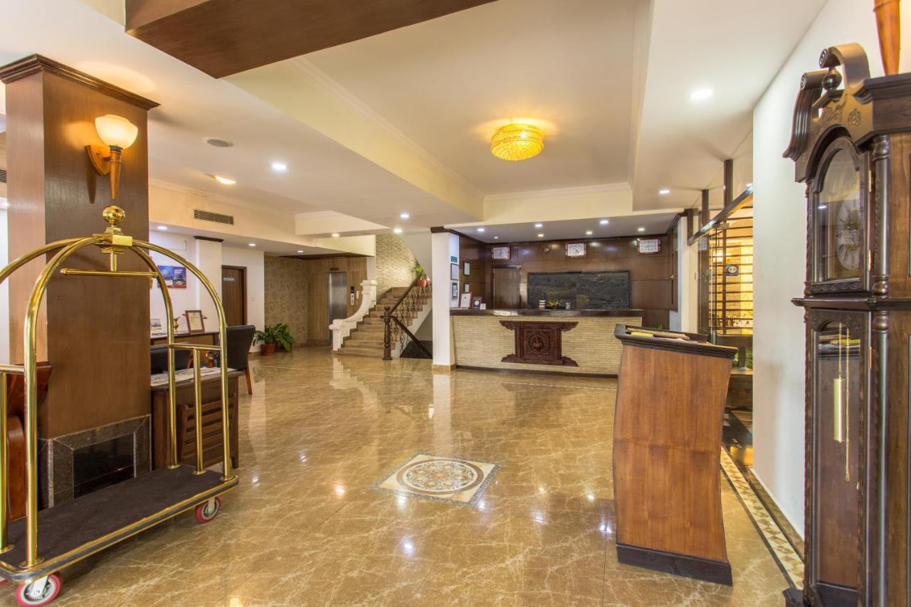 Da Yatra Courtyard Hotel Похара Екстериор снимка