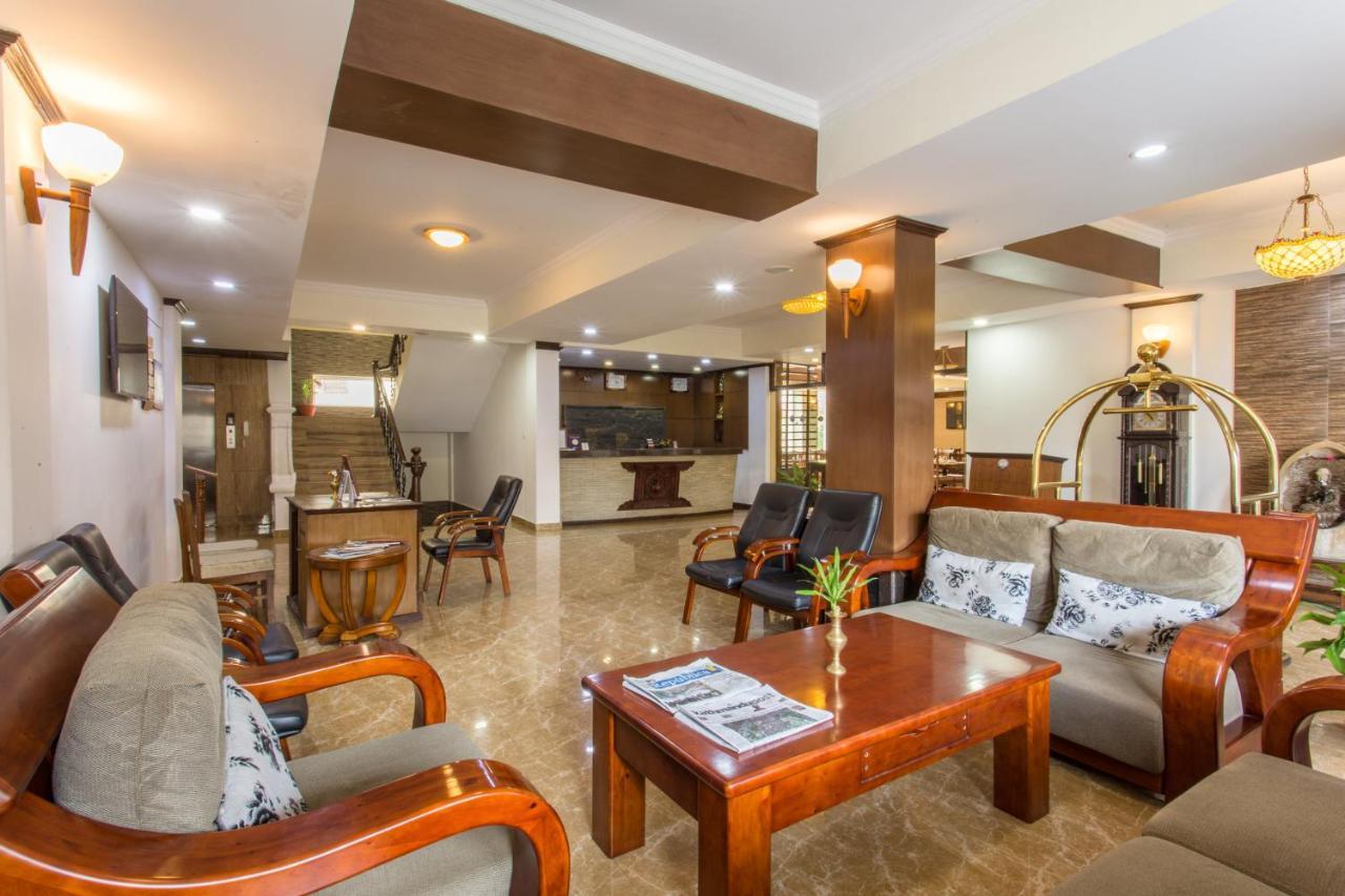 Da Yatra Courtyard Hotel Похара Екстериор снимка