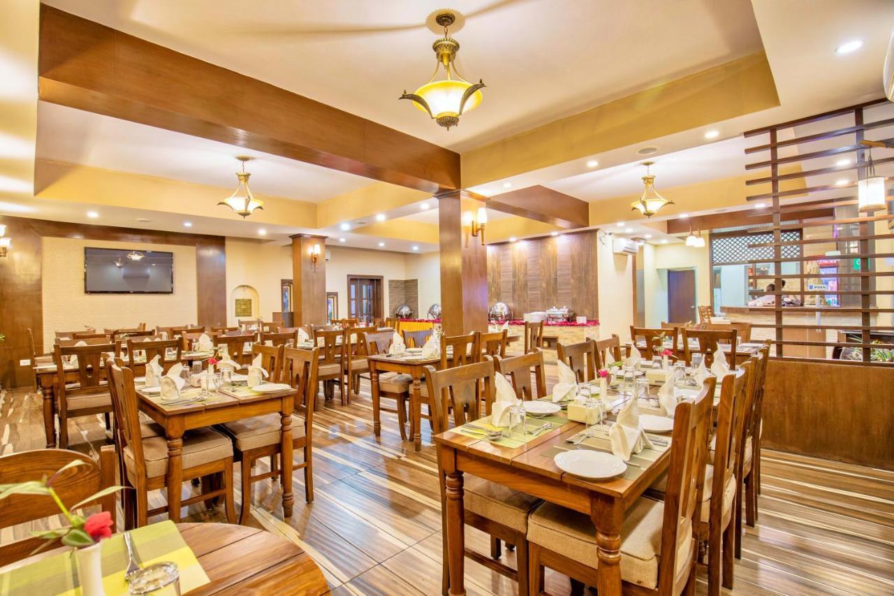 Da Yatra Courtyard Hotel Похара Екстериор снимка