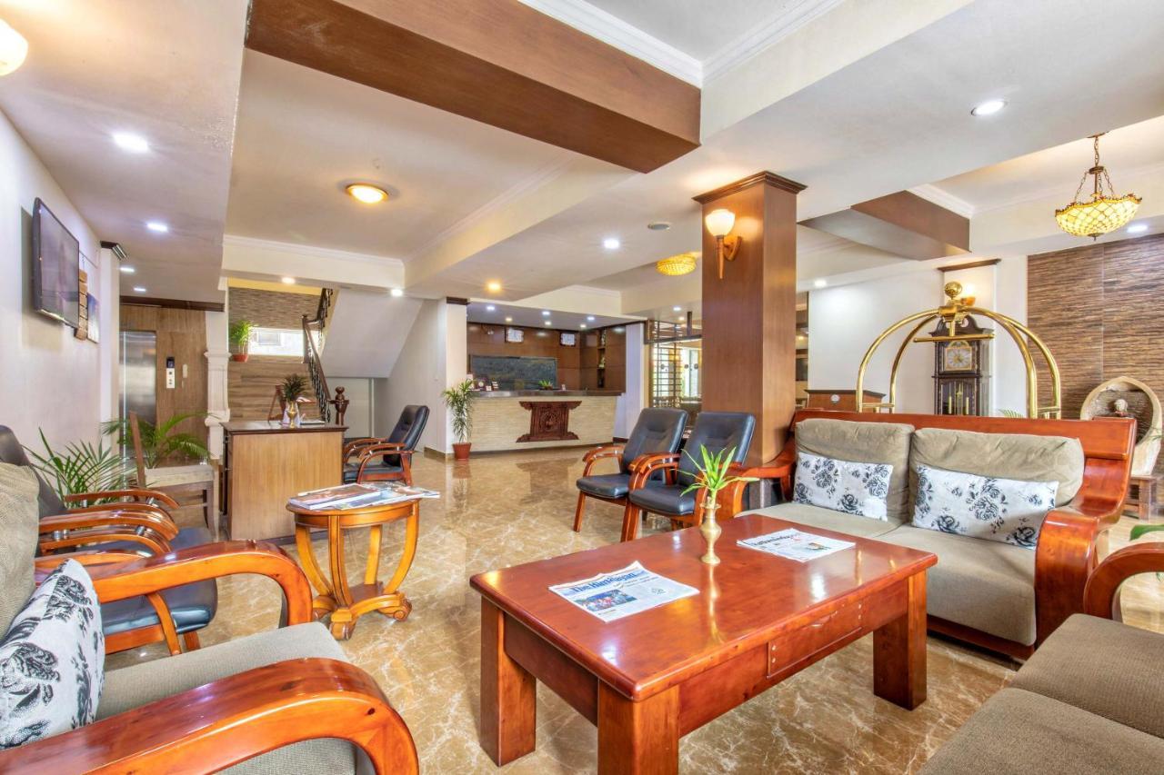 Da Yatra Courtyard Hotel Похара Екстериор снимка