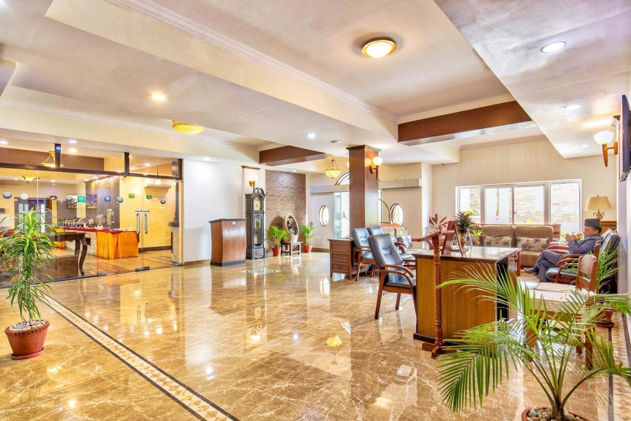 Da Yatra Courtyard Hotel Похара Екстериор снимка