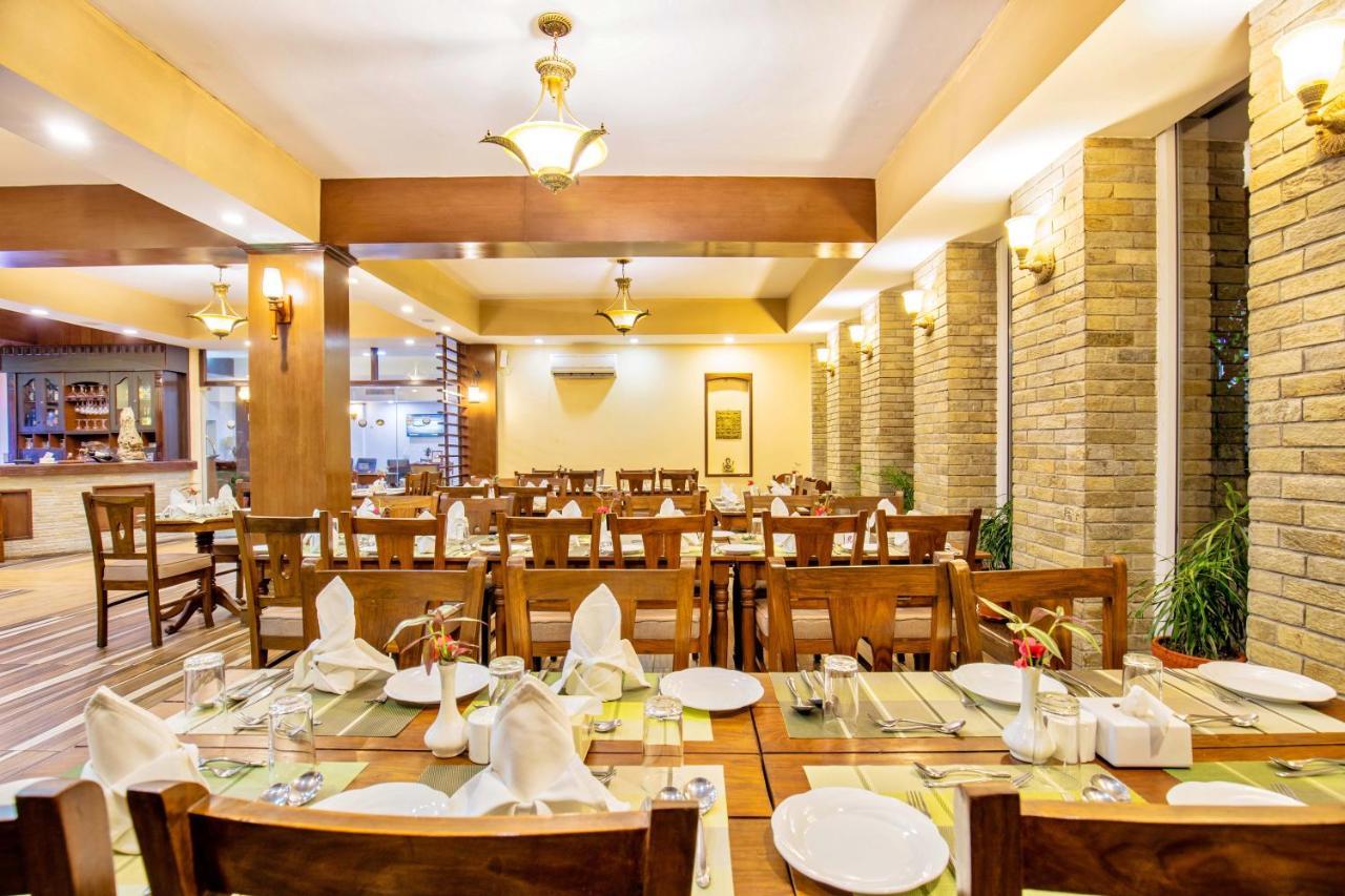 Da Yatra Courtyard Hotel Похара Екстериор снимка