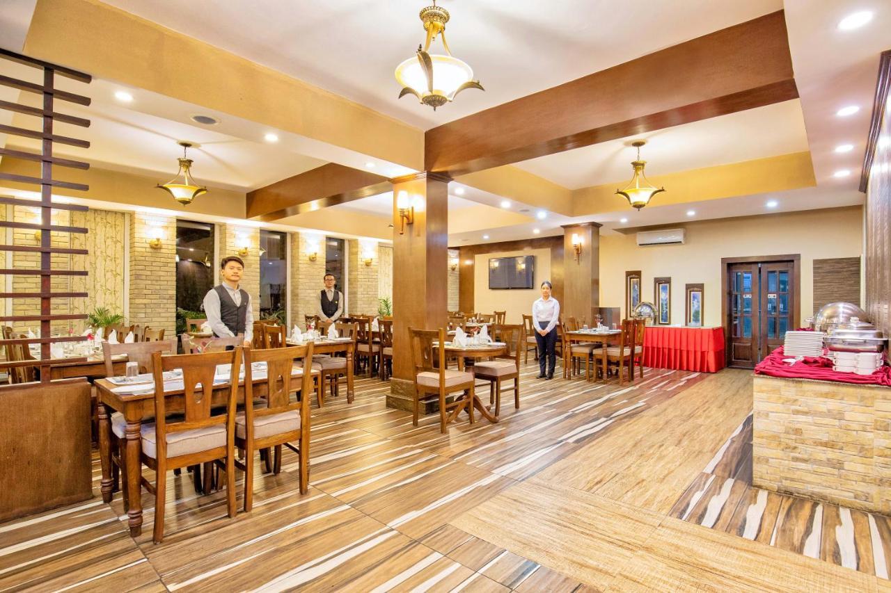Da Yatra Courtyard Hotel Похара Екстериор снимка