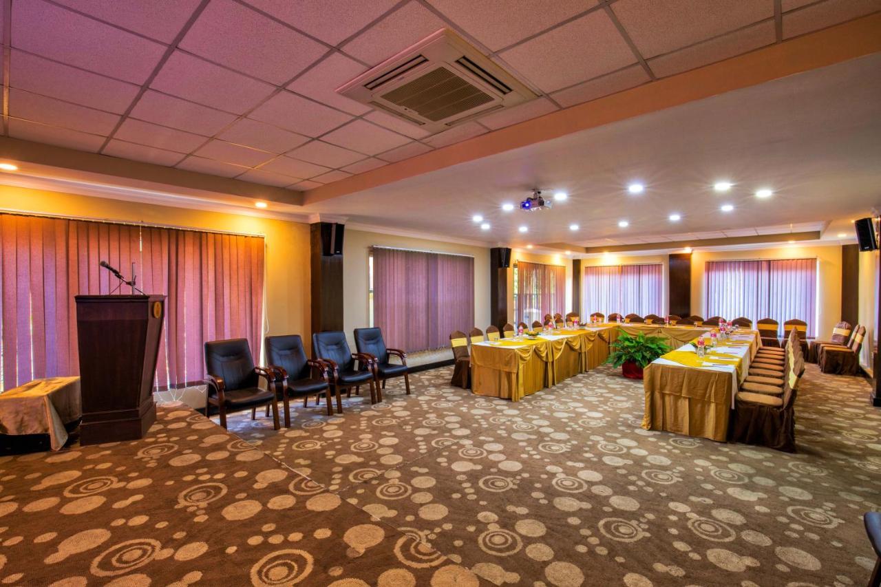 Da Yatra Courtyard Hotel Похара Екстериор снимка