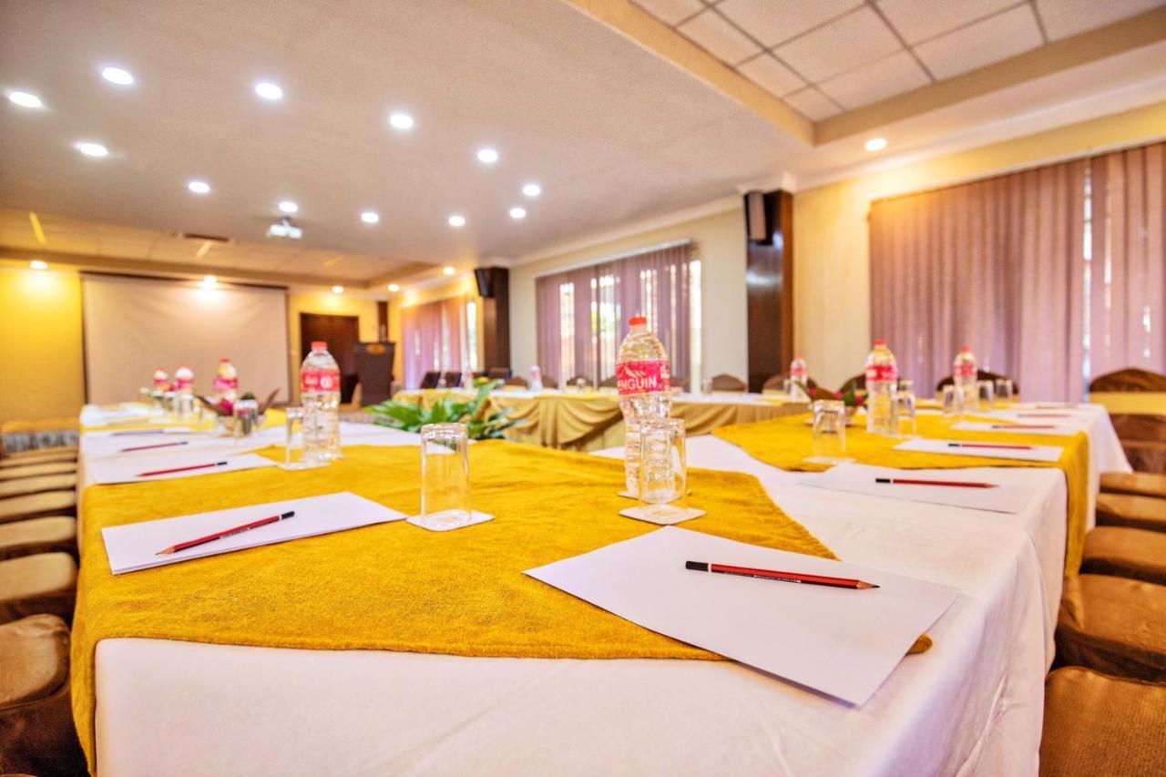 Da Yatra Courtyard Hotel Похара Екстериор снимка