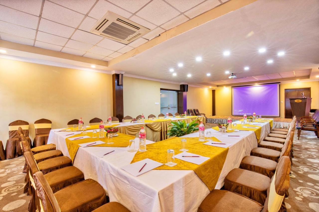 Da Yatra Courtyard Hotel Похара Екстериор снимка