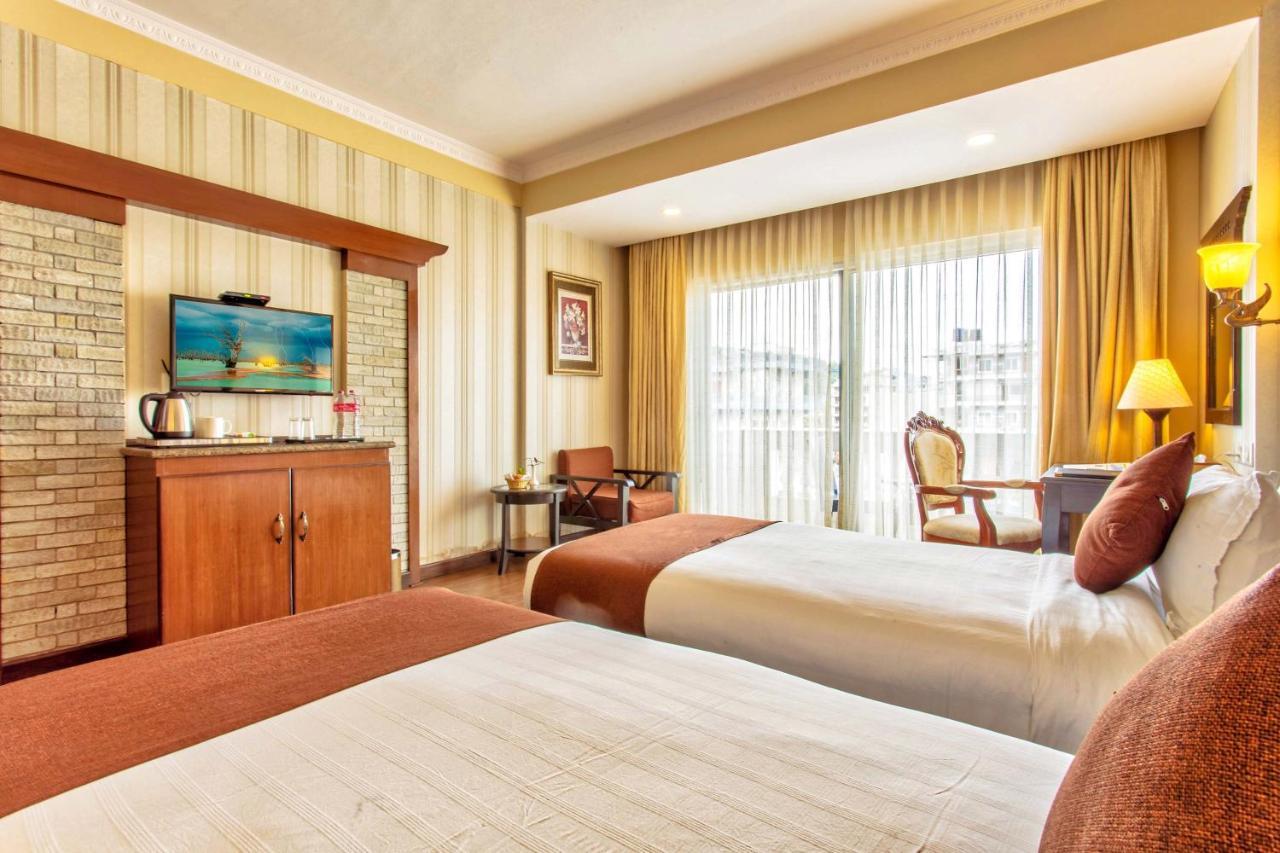 Da Yatra Courtyard Hotel Похара Екстериор снимка
