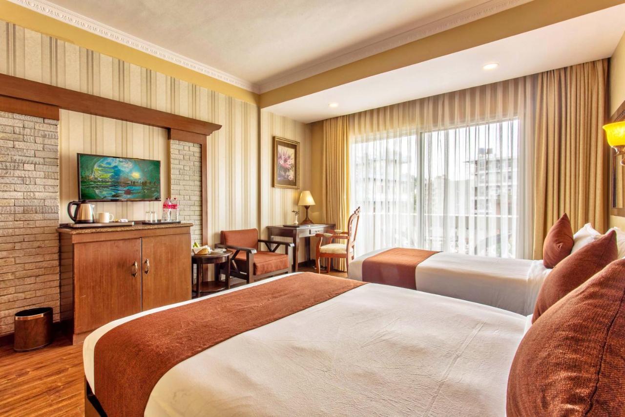 Da Yatra Courtyard Hotel Похара Екстериор снимка