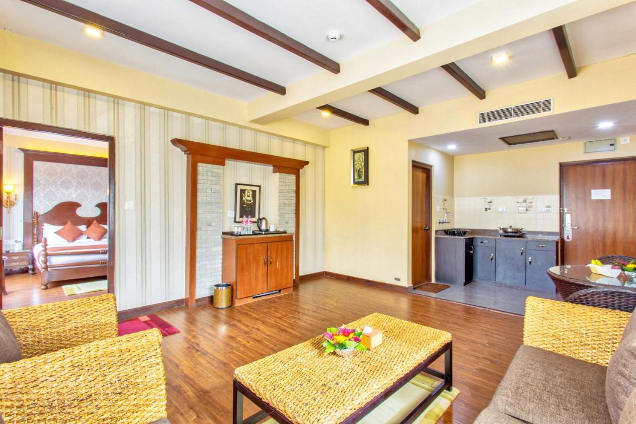 Da Yatra Courtyard Hotel Похара Екстериор снимка